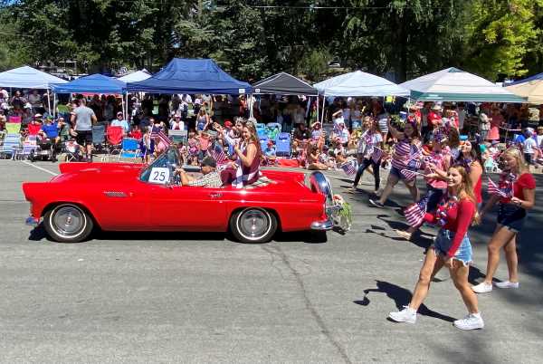 red car in parade templeton